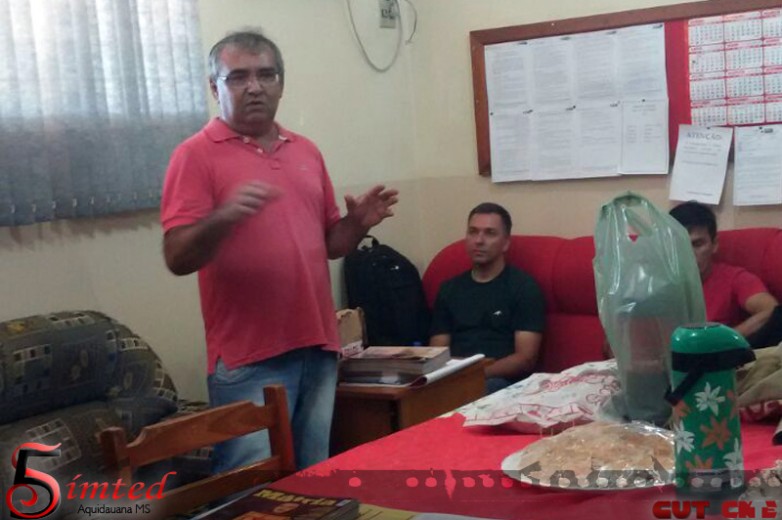 Professores aprovam greve geral na Escola Estadual Salústio Areias