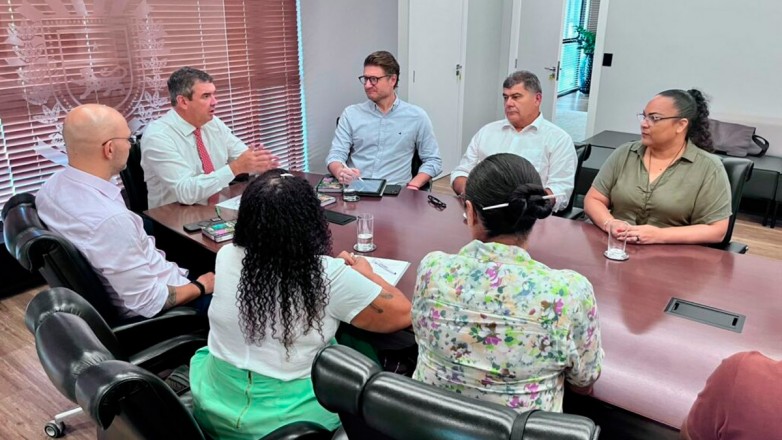 Governo assume compromissos com a FETEMS sobre concurso público e avanços na carreira da Educação
