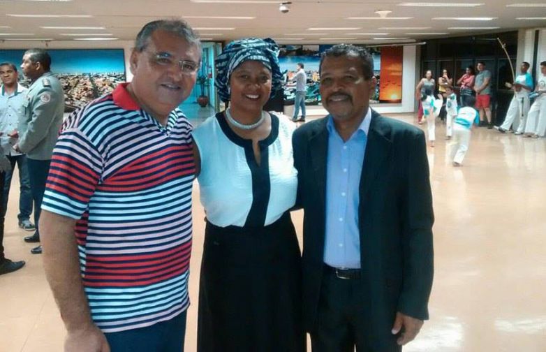 Presidente do Simted Aquidaunana - Florêncio, professora Vania (homenageada) e o seu esposo Artur Padilha, secretário do Simted