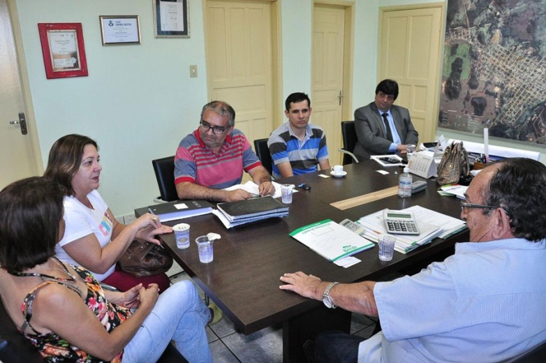 Florêncio Escobar participa de negociação do SIMTED de Bonito com prefeito e vereadores